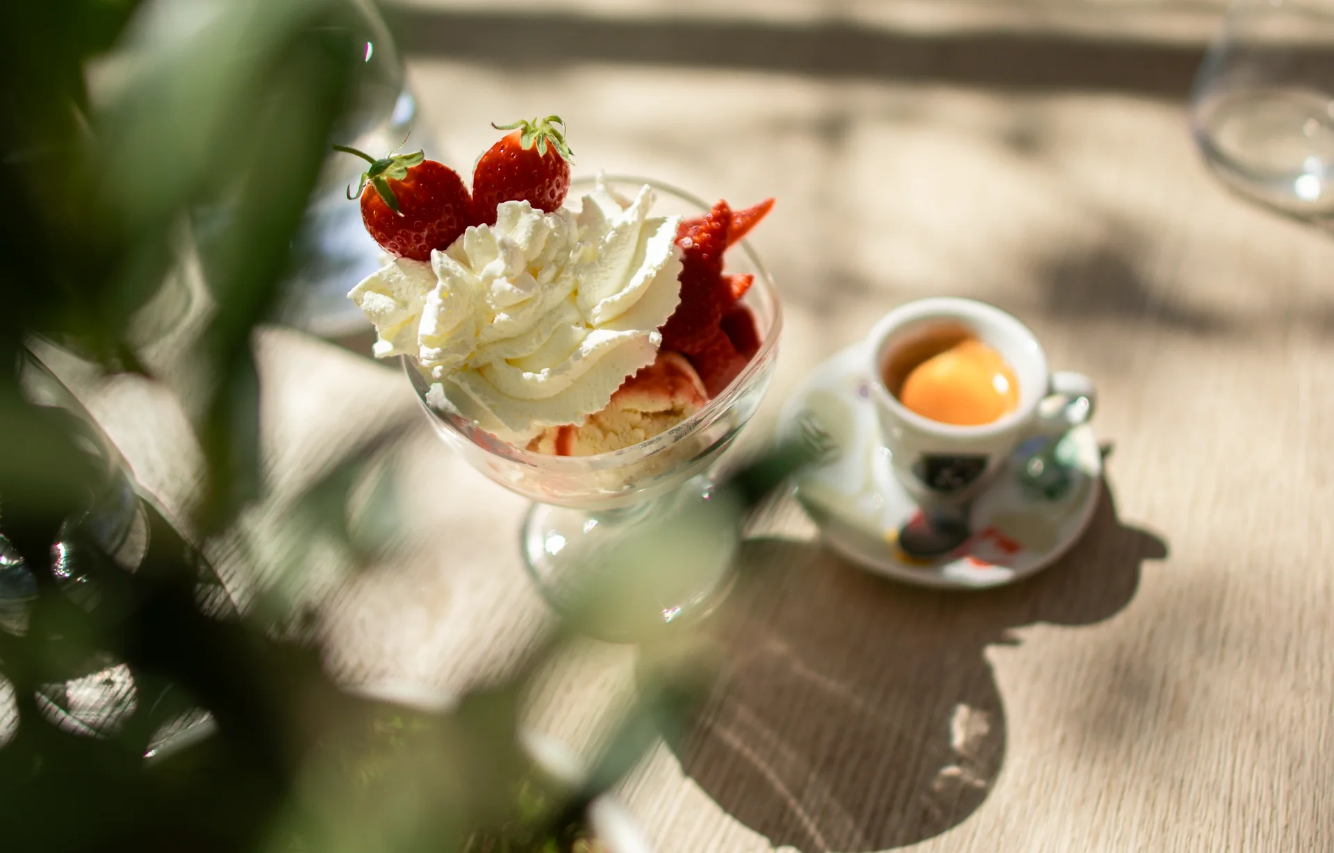 Strawberry and artisan ice cream sundae, Restaurant Philip